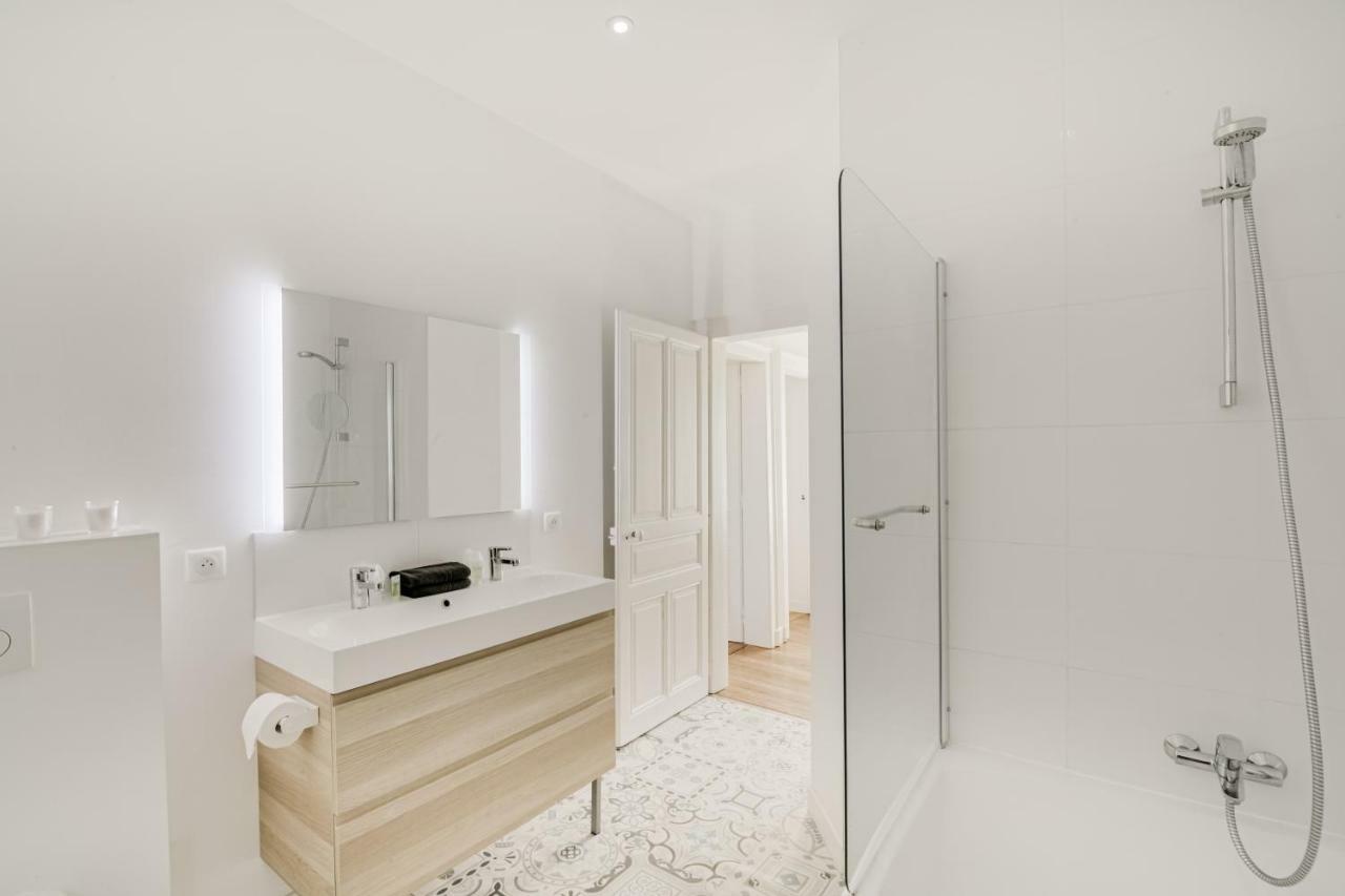 Maison Qui S'Y Frotte S'Y Pique Robert-Espagne Bagian luar foto
