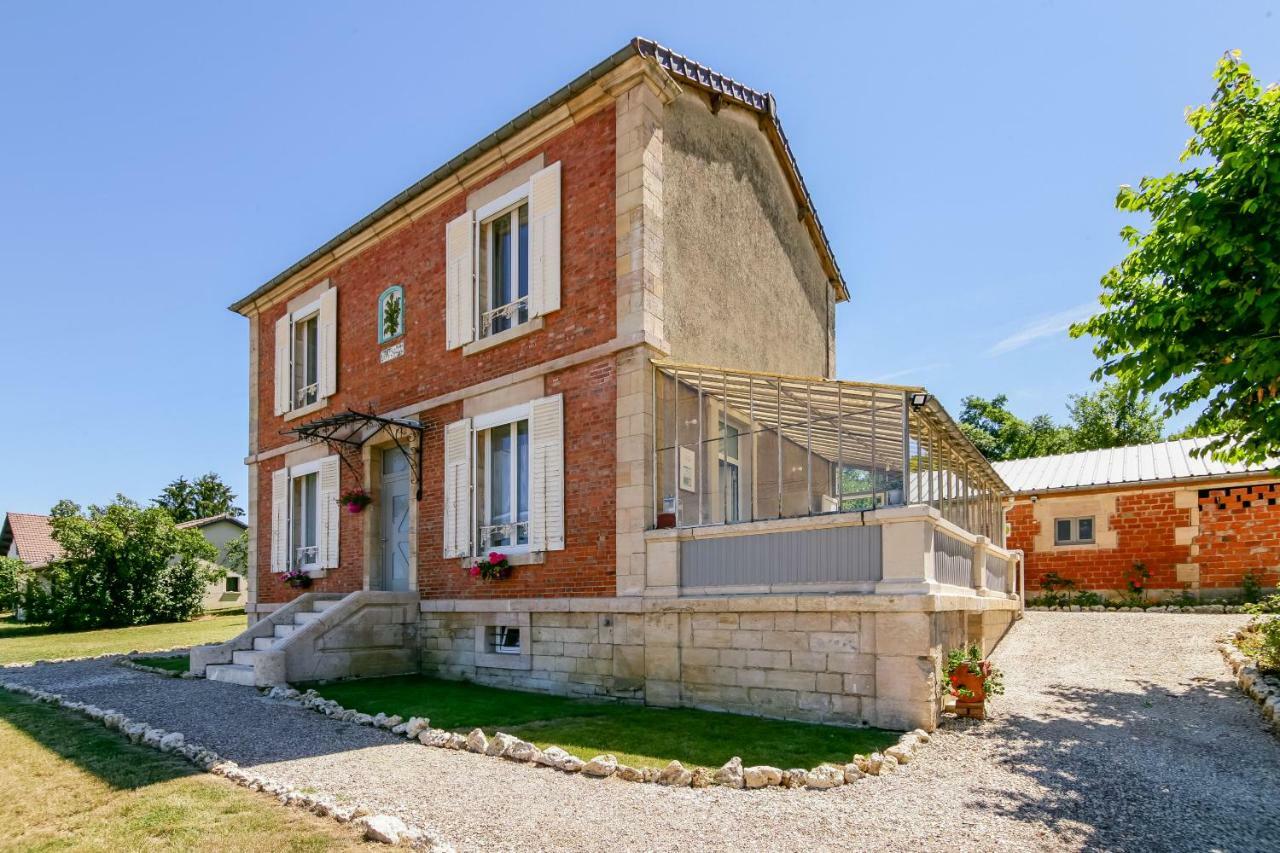 Maison Qui S'Y Frotte S'Y Pique Robert-Espagne Bagian luar foto