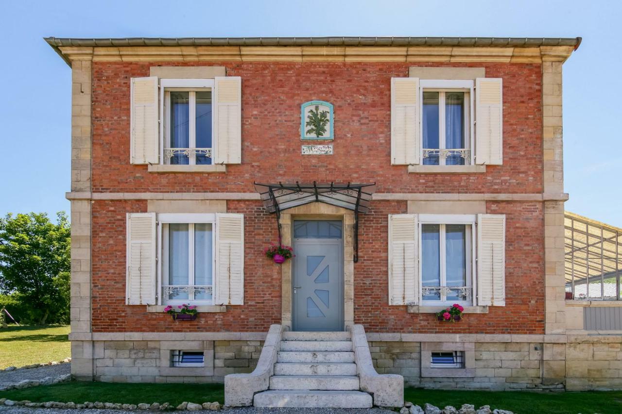 Maison Qui S'Y Frotte S'Y Pique Robert-Espagne Bagian luar foto