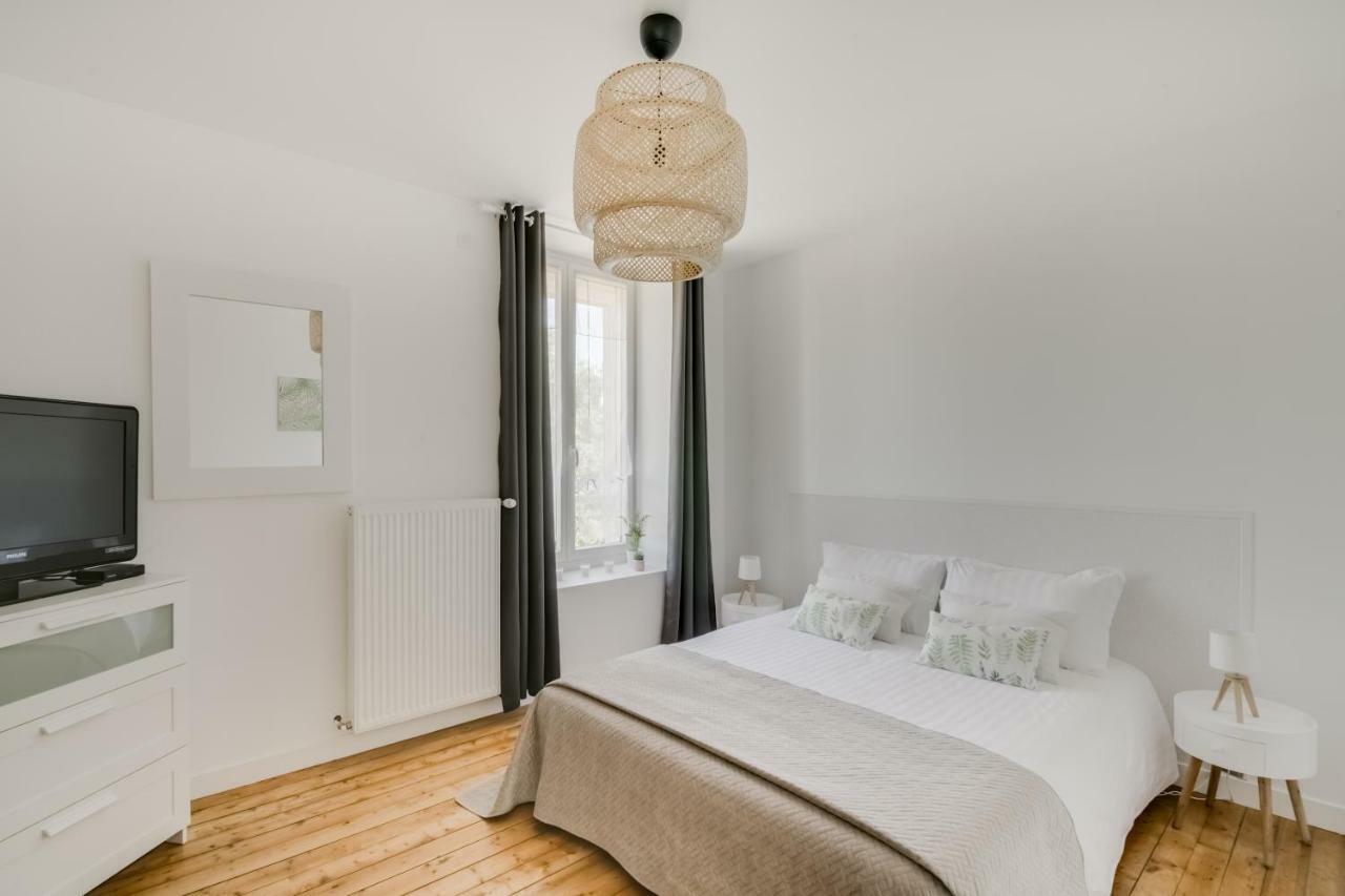 Maison Qui S'Y Frotte S'Y Pique Robert-Espagne Bagian luar foto